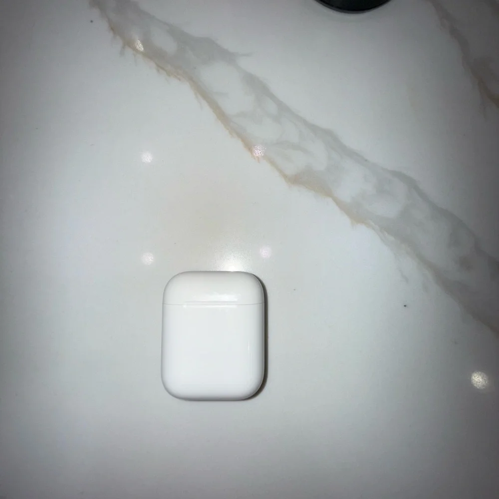 Apple White Wireless Earbuds with Case